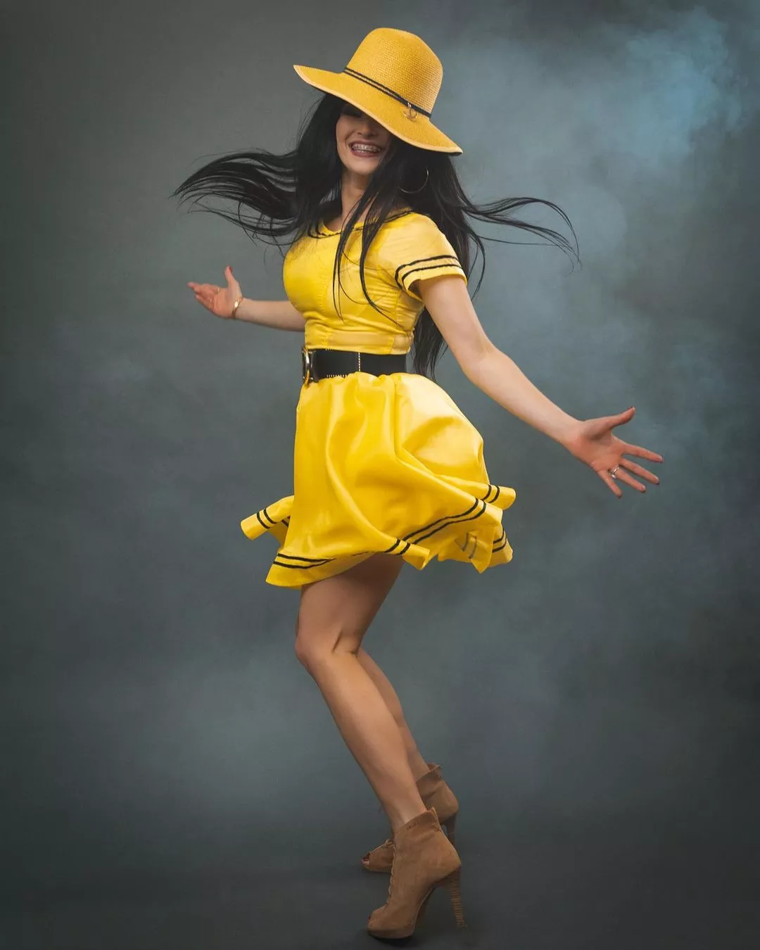 Emilia Sanecka Daj to Głośniej w koronkowej bieliźnie! Popularna wokalistka disco polo kusi odważną sesją! 